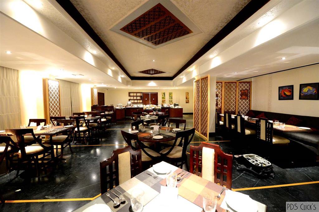 Golden Tulip Udaipur Hotel Restaurant photo