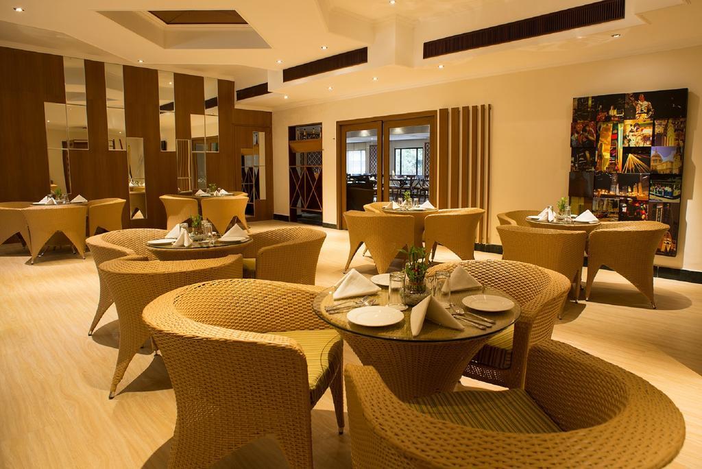 Golden Tulip Udaipur Hotel Exterior photo
