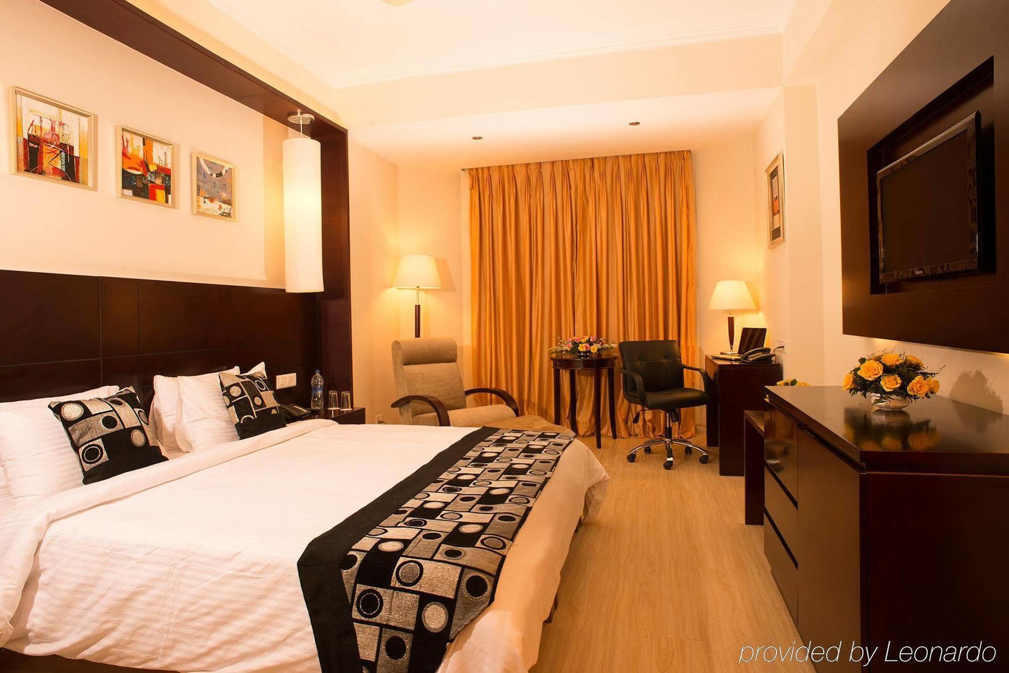 Golden Tulip Udaipur Hotel Exterior photo